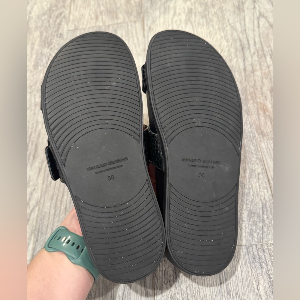 Manolo Blahnik black Mayfu croc embossed sandals - Picture 10 of 12
